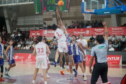 El equipo berciano logró un cómodo triunfo.