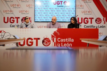 Javier Lobo, ayer en la rueda de prensa de UGT en Valladolid.