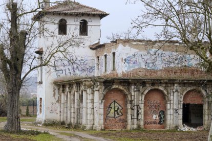 Estado actual del claustro en una finca privada de Valladolid.