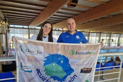 Nerea Rodríguez, junto a su entrenador Javier Díez.
