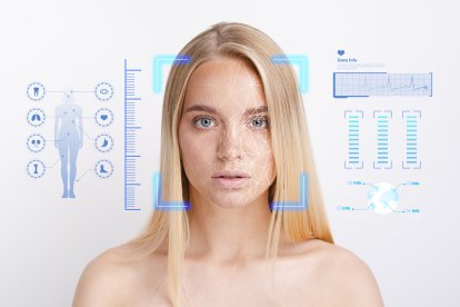 Imagen de una mujer con datos biométricos sobreimpresos.