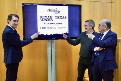 El consejero de Medio Ambiente, Vivienda y Ordenación del Territorio, Juan Carlos Suárez-Quiñones, presenta el cartel de Músicos en la Naturaleza.