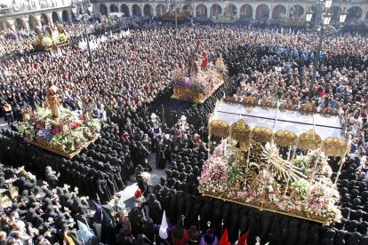 El Encuentro, en la procesión de Los Pasos.