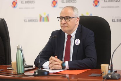 Olegario Ramón, ayer, en el Pleno del Consejo Comarcal.