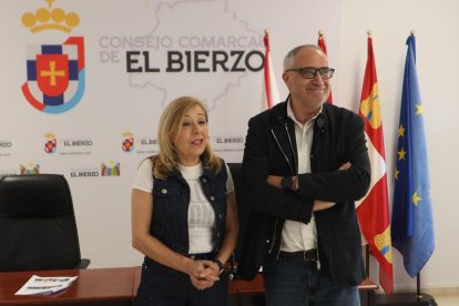 La directora de AFA Bierzo y el presidente del Consejo.