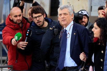 El expresidente de la Federación Española Ángel María Villar (2d), a su llegada a la Audiencia Nacional para declarar como investigado por el caso Soule, el 28 de febrero de 2019. EFE/ Fernando Alvarado