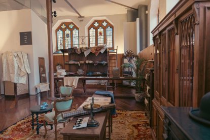 Imagen interior de Museo Casa Botines, en donde se puede ver la recreación interior de los primeros años de vida del edificio.
