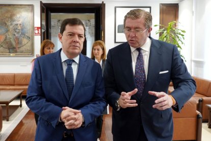 El presidente de la Junta con Isidoro J. Alanís.