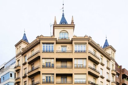 C/ Juan Madrazo, número 14.