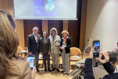 Los cervantistas Santiago López-Navia y Alicia Villar Lecumberri con Eduardo Aguirre y Margarita Hernando de Larramendi.