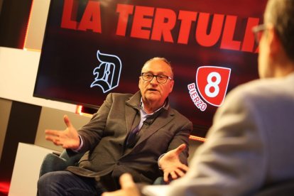 Alfonso Arias, en un momento de la entrevista, anoche.