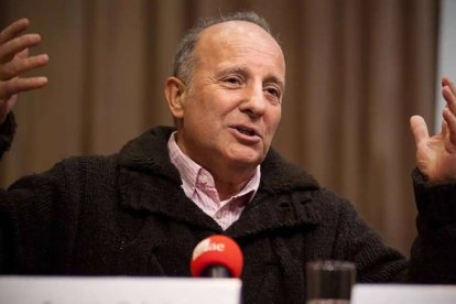 El dramaturgo leonés Fermín Cabal, fallecido en 2023.