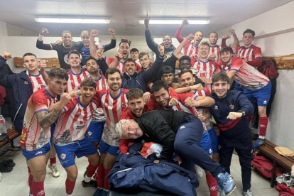 El Atlético Bembibre tras conseguir una victoria importante .