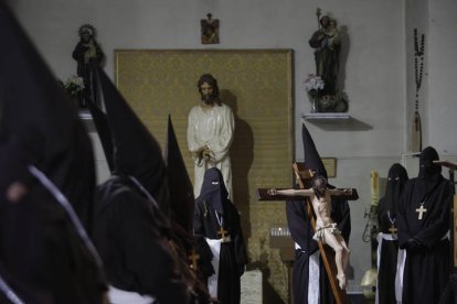 Solemne Vía Crucis popular de la cofradía del Perdón.