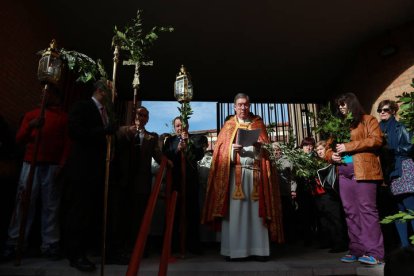 Procesin de las palmas en la iglesia de San Francisco de La Vega. Len . 28 -  marzo - 2015. Secundino Prez
