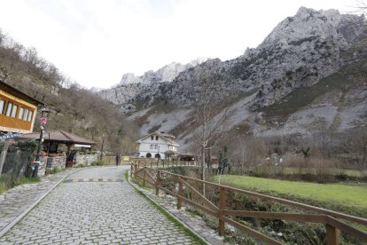 Uno de los paneles a la entrada de Valdoré.