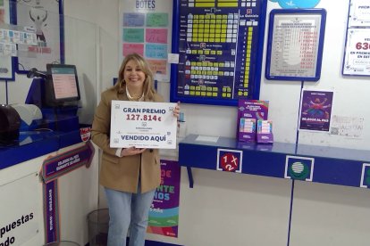 Uno de los boletos premiados fue validado en La Bañeza, en el punto de venta mixto 45540 “Kiosko Blanco” situada en la calle El Reloj, 15.