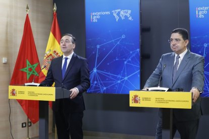 El ministro de Asuntos Exteriores, José Manuel Albares, y su homólogo marroquí, Nasser Bourita. ZIPI