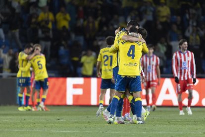 Los jugadores de Las Palmas lo celebran.