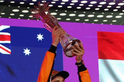 JEDDAH (Saudi Arabia), 20/04/2025.- El australiano Oscar Piastri (McLaren), nuevo líder del Mundial de Fórmula Uno al ganar este domingo el Gran Premio de Arabia Saudí, el quinto del año, en el circuito urbano de Yeda EFE/EPA/ALI HAIDER