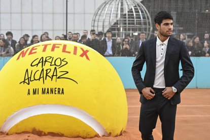 El tenista Carlos Alcaraz durante el photocall del evento de presentación de su serie documental 'CARLOS ALCARAZ: A MI MANERA'. EFE/ Fernando Villar