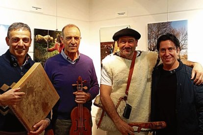 Inauguración de la exposición fotográfica en Santa María.