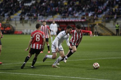 El Bilbao Athletic se impuso en la primera vuelta a la Culturtal en el estadio Reino de León.