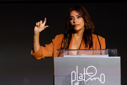 La actriz Eva Longoria, que este domingo recibirá el Premio Platino de Honor en reconocimiento a su carrera cinematográfica y a su labor por visibilizar a la comunidad latina dentro de la industria audiovisual estadounidense, durante la rueda de prensa este sábado en el madrileño Teatro Albéniz. EFE/JJ Guillén