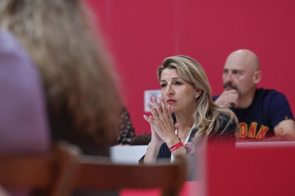 El partido Movimiento Sumar, al que pertenece Yolanda Díaz (en la imagen), celebra la primera reunión del Grupo Coordinador elegido en su reciente asamblea con el objetivo de designar a los miembros de la nueva ejecutiva, todo ello en un momento de fuertes discrepancias con sus socios de Gobierno del PSOE en materia de defensa. EFE/Javier Lizón