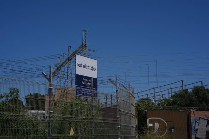 Estación de Red Eléctrica en la Bahía de Cádiz, este lunes en el que un apagón eléctrico afecta a toda la península. EFE/Román Ríos