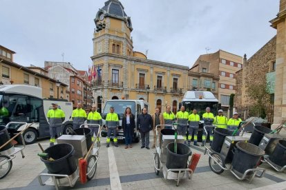 La Bañeza continua sus labores de limpieza viaria.
