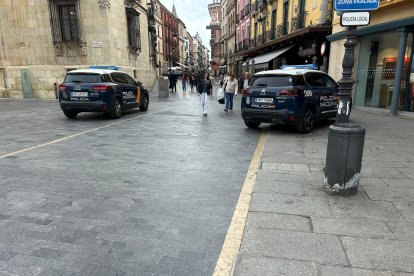 Un momento de la intervención en la calle Ancha.