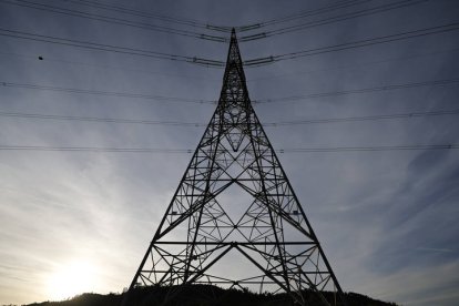 Una torre de alta tension.