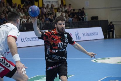 El central ademarista Rodrigo Pérez tiene muy complicado el volver a jugar esta temporada.
