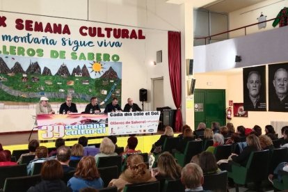 Lleno absoluto en la primera jornda de la Semana Cultura de Olleros de Sabero.