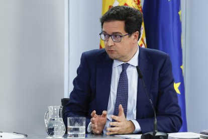 El ministro de Transformación Digital, Óscar López, durante la rueda de prensa posterior a la reunión del Consejo de Ministros, este martes. EFE/J.J. Guillén