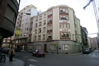 Sede de los sindicatos UGT y CC OO en Ponferrada.