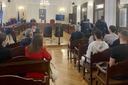 La sala presentó una nutrida presencia de público.