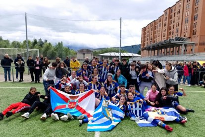 Celebración del ascenso de la Deportiva el pasado domingo en Ponferrada.