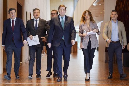 Alfonso Fernández Mañueco, ayer, a la llegada al pleno de las Cortes.