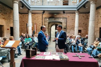 El responsable de los Museos, García Bueso, con el alcalde.