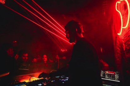 Uno de los Dj's que participa en las sesiones programadas por Botines.