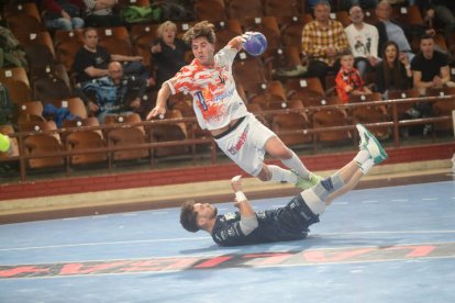 Carlos Álvarez, mejor extremo derecho de la Liga por segundo año consecutivo.