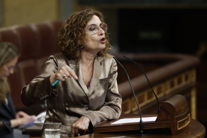 La ministra de Hacienda, María Jesús Montero, durante el pleno del Congreso.