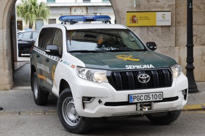 Imagen de archivo de un vehículo del Seprona de la Guardia Civil. EFE/ Biel Aliño.