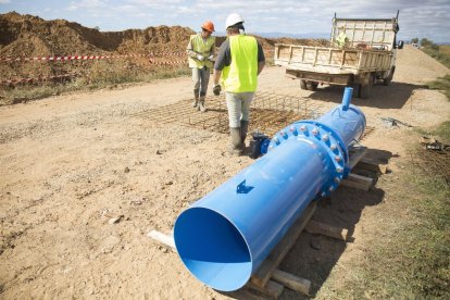 Obras de canalización para los nuevos regadíos en Payuelos.