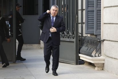 Santos Cerdán, ayer, llega al Congreso de los Diputados.