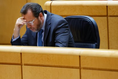 Imagen de archivo del ministro de Transportes y Movilidad Sostenible, Óscar Puente, durante la sesión de control al Gobierno celebrada por el Senado. EFE/Mariscal.