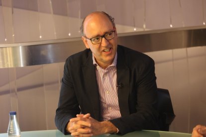 El presidente de la Federación Nacional de la Pizarra en el plató de La 8 Bierzo.