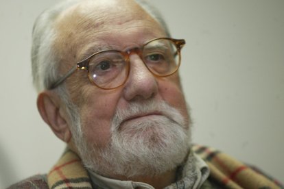 EL ESCRITOR LEONES ANTONIO PEREIRA OFRECE UNA CONFERENCIA " AFINIDADES CONMIGO MISMO " DENTRO DEL CURSO SOBRE INFLUENCIAS MUTUAS ORGANIZADO POR LA UNIVERSIDAD